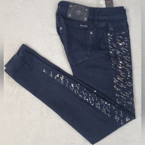 ♦️Miss Me Signature Super Skinny  Jean's w/ Sequin on front/Style # JP7220G♦️